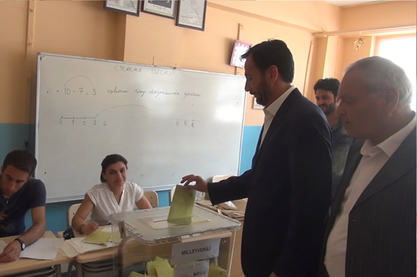Bağımsız aday Mahmut Kılınç oyunu kullandı Bağımsız aday Mahmut Kılınç oyunu kullandı